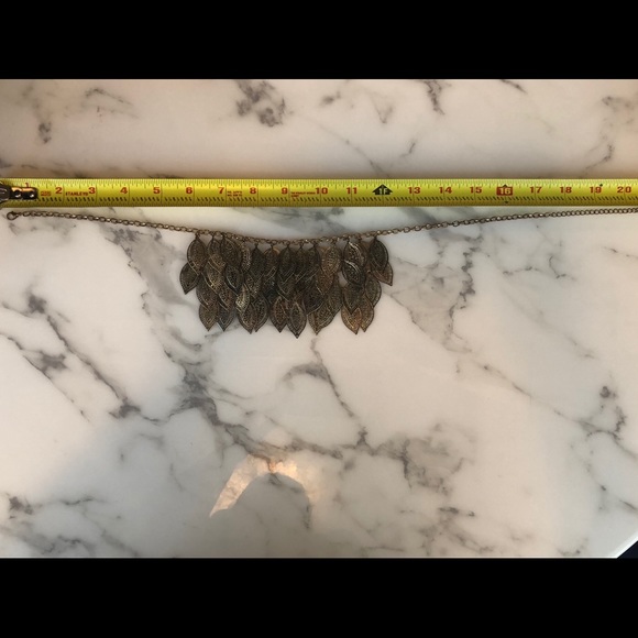 H&M Leaf Necklace - Picture 4 of 4